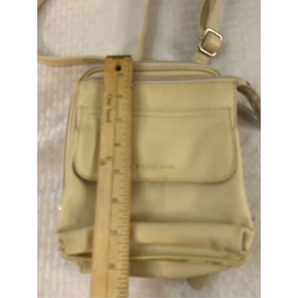 Fossil leather 7"x8" crossbody cream colored 2 zippers - Picture 8 of 8
